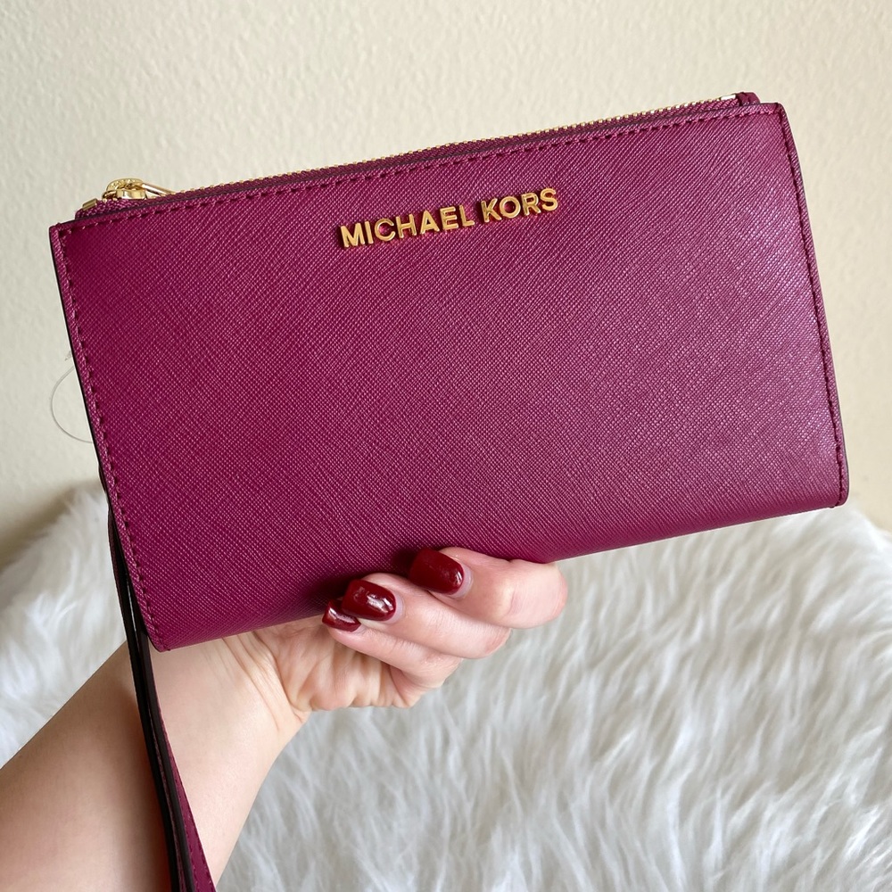 Michael Kors and wristlet set - Picture 7 of 8